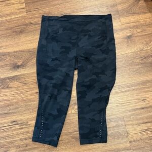 Lululemon crop leggings. Black camouflage. Women’s size 12/14 - tag is missing.